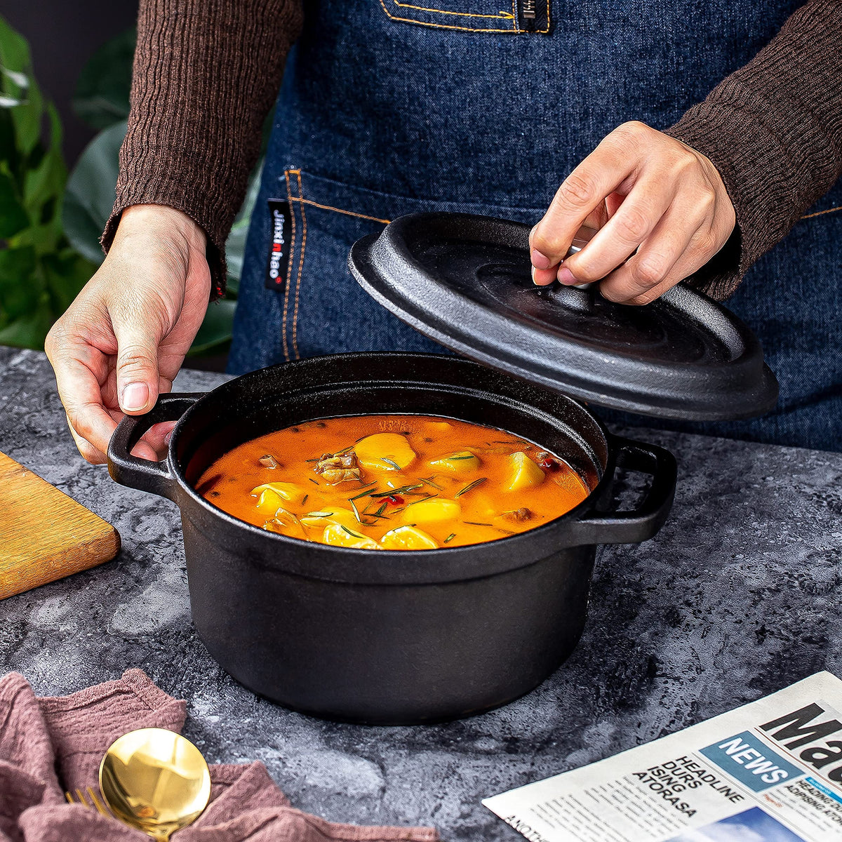 Cast Iron 24cm Dutch Oven with Lid - Pre-Seasoned, view 4