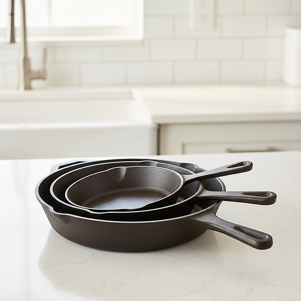 Randy & Travis 3-Piece Pre-Seasoned Cast Iron Skillet Set, view 7